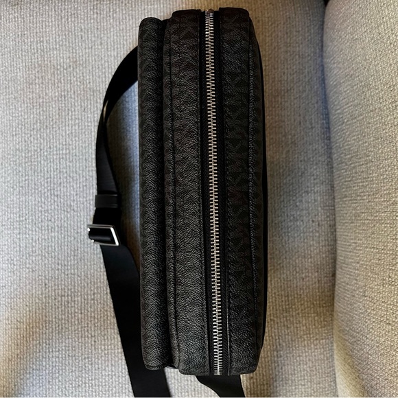 Michael Kors Black Cooper Logo Camera Bag - Picture 7 of 14